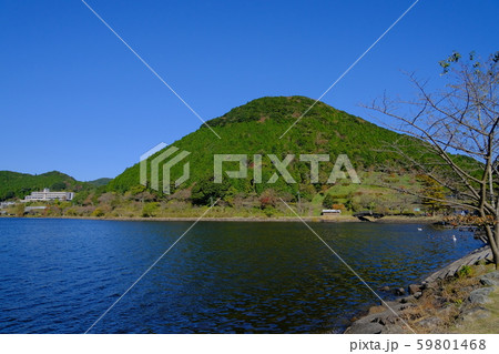 藺牟田池の綺麗な三角山 59801468