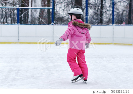 Winter fun child 59803113