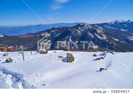 冬の長野県 蓼科山山頂から南東側を見る(北横岳,八ヶ岳,金峰山,国師ヶ岳) 59804937