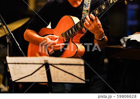 ジャズライブ　ギタープレイ 59806628