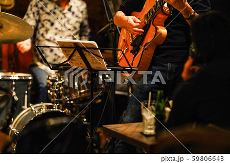 ジャズライブ　ギタープレイ 59806643