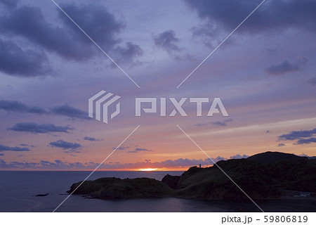 知夫里島の知夫の里付付近からの夕日(島根県隠岐郡知夫村) 知夫里島の知夫の里付付近からの夕日(島根県隠岐郡知夫村) 59806819