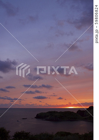 知夫里島の知夫の里付付近からの夕日（島根県隠岐郡知夫村） 59806824