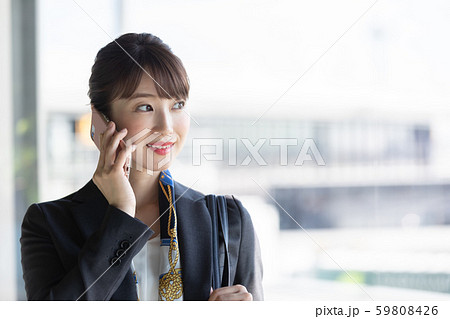 ビジネス　女性　空港　 59808426