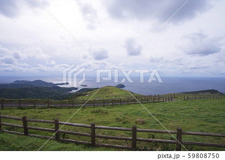 知夫里島の赤ハゲ山付近からの眺め（島根県隠岐郡知夫村） 59808750