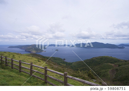 知夫里島の赤ハゲ山付近からの眺め(島根県隠岐郡知夫村) 知夫里島の赤ハゲ山付近からの眺め(島根県隠岐郡知夫村) 59808751