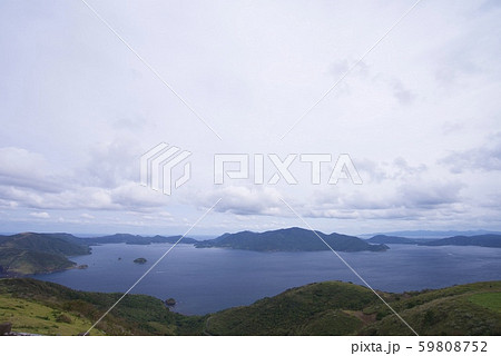 知夫里島の赤ハゲ山付近からの眺め(島根県隠岐郡知夫村) 知夫里島の赤ハゲ山付近からの眺め(島根県隠岐郡知夫村) 59808752
