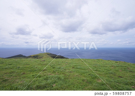 知夫里島の赤ハゲ山付近からの眺め（島根県隠岐郡知夫村） 59808757