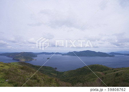 知夫里島の赤ハゲ山付近からの眺め(島根県隠岐郡知夫村) 知夫里島の赤ハゲ山付近からの眺め(島根県隠岐郡知夫村) 59808762