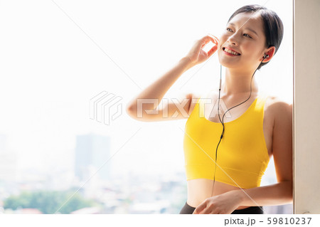 女性　スポーツウェア 59810237