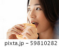 女性　ライフスタイル　食事 59810282