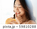 女性　ライフスタイル　食事 59810288