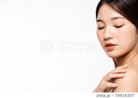 女性　ビューティー　白バック 59810307