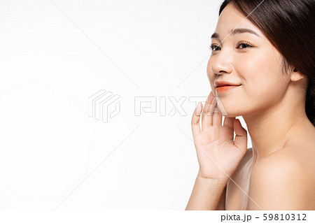 女性　ビューティー　白バック 59810312
