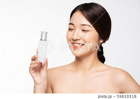 女性　ビューティー　白バック 59810318