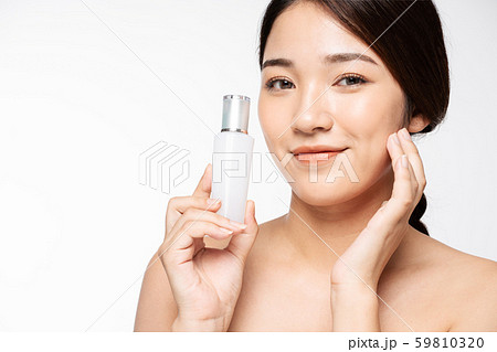 女性　ビューティー　白バック 59810320