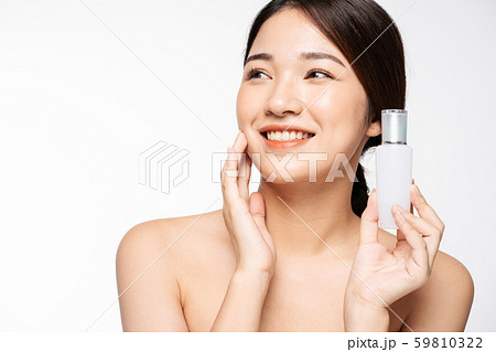 女性　ビューティー　白バック 59810322