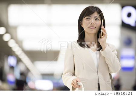 空港 出張 女性 空港 出張 女性 59810521