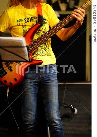 ジャズライブ　ベースプレイ 59810541