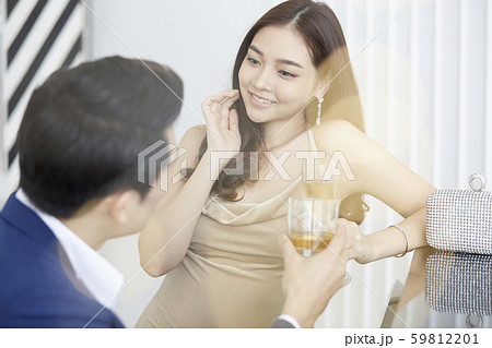 男女　ライフスタイル　パーティー 59812201