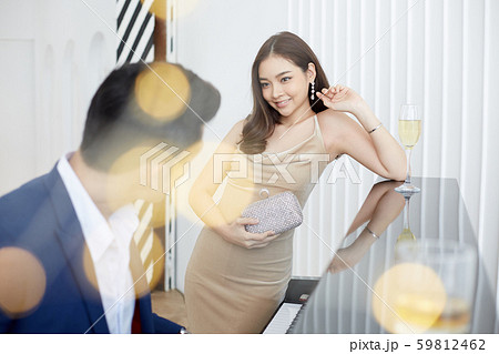 男女　ライフスタイル　パーティー 59812462