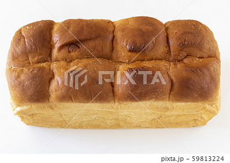 切る前の一斤の食パン 切る前の一斤の食パン 59813224