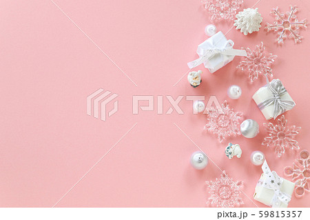 クリスマスプレゼントと飾りの背景 59815357