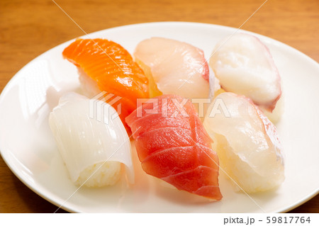 にぎり寿司盛り合わせ(六貫)。 にぎり寿司盛り合わせ(六貫)。 59817764