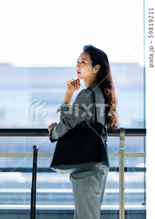 キャリアウーマン　出張 59819211