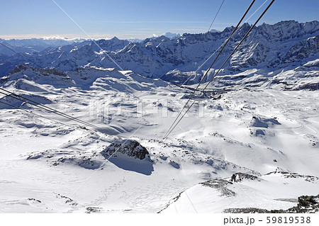 冬のアルプス　チェルビニア　スキー場　Matterhorn   Cervinia 59819538