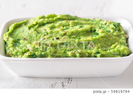 Bowl of guacamole 59819794