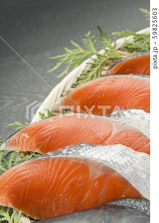 鮭の切り身 鮭の切り身 59825603