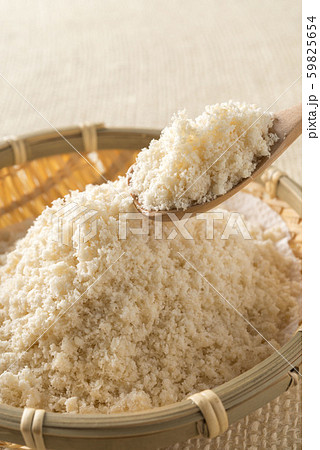 大豆から作られるおから　 59825654