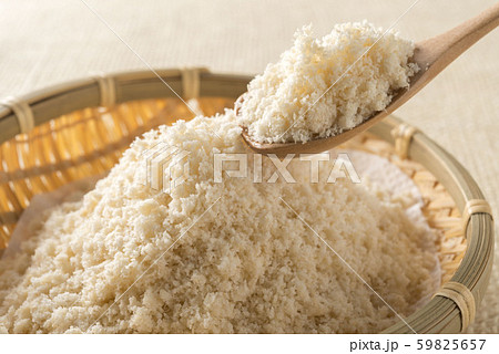 大豆から作られるおから　 59825657