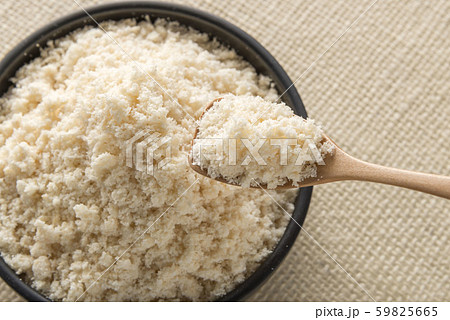 大豆から作られるおから　 59825665