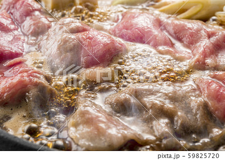 美味しいすき焼き鍋の料理 美味しいすき焼き鍋の料理 59825720