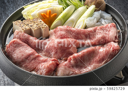 美味しいすき焼き鍋の料理 美味しいすき焼き鍋の料理 59825729