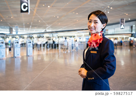 空港　キャビンアテンダント　客室乗務員 59827517