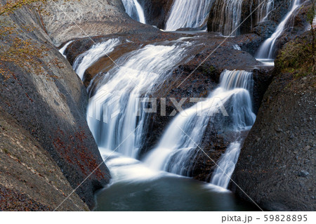 袋田の滝　日本三名瀑　紅葉　秋 59828895