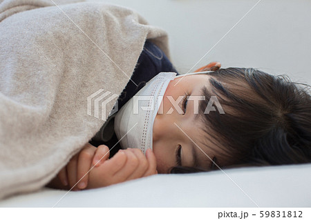 風邪の子ども 59831812