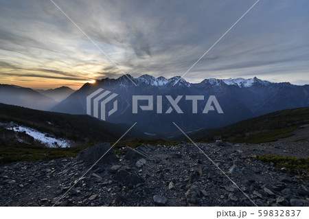 槍ヶ岳＆穂高連峰の夕暮れ 【長野県】 蝶ヶ岳より  59832837