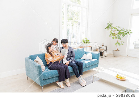 若い家族、仲良し、タブレット 若い家族、仲良し、タブレット 59833039