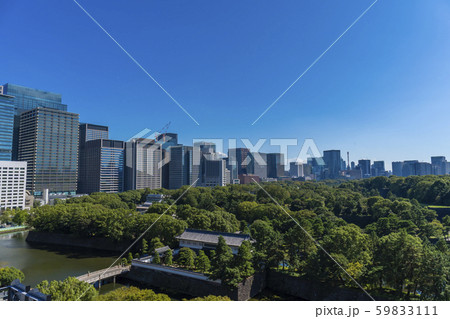【都市風景】　都会のビル群と緑 59833111