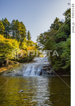 11月正午過ぎに千葉県大多喜町の粟又の滝を撮影 59833188