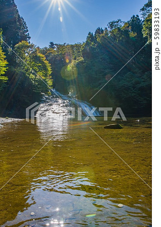 11月正午過ぎに千葉県大多喜町の粟又の滝を撮影 59833193