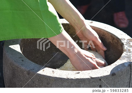餅つきの一連動作 アップ 素材 背景 高尾野町 出水市 鹿児島県 餅つきの一連動作 アップ 素材 背景 高尾野町 出水市 鹿児島県 59833285