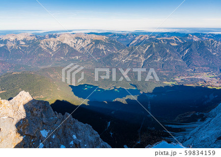 ドイツ最高峰、ツークシュピッツエ頂上, Zugspitze peak 2962m in German 59834159