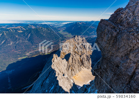 ドイツ最高峰、ツークシュピッツエ頂上, Zugspitze peak 2962m in German 59834160
