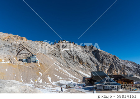 ドイツ最高峰、ツークシュピッツエ頂上, Zugspitze peak 2962m in German 59834163