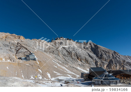 ドイツ最高峰、ツークシュピッツエ頂上, Zugspitze peak 2962m in German 59834166